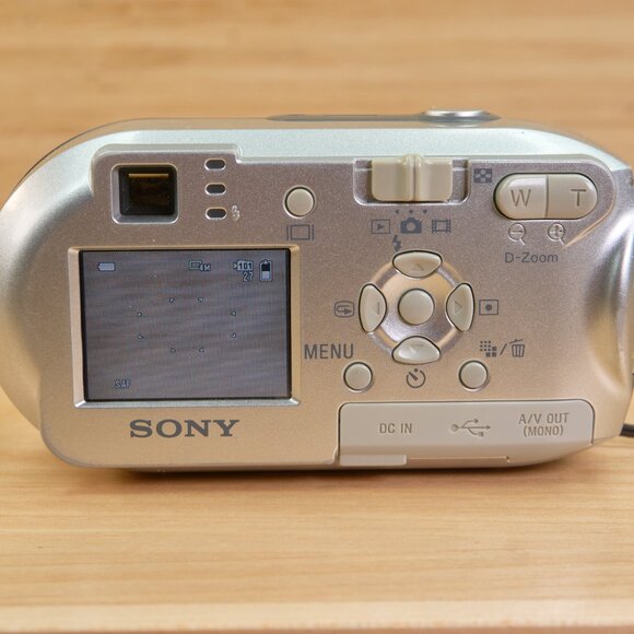 Sony Cyber-Shot DSC-P43 4.1MP Digital Camera / Compact Point and Shoot / Tested - Picture 4 of 6